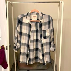 Mossimo black and white plaid button up